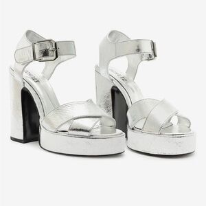 Schutz
Penelope
Women's Shiny Silver Platform Sandals